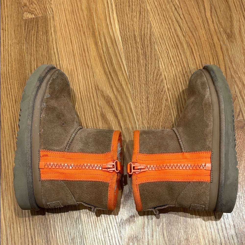 UGG Kids Tan and Orange zip ankle Boots chest nut / preowned